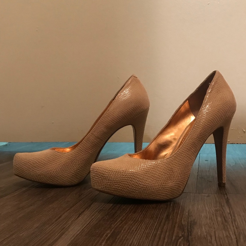 Bone Color Snakeskin BCBG Platform Pumps